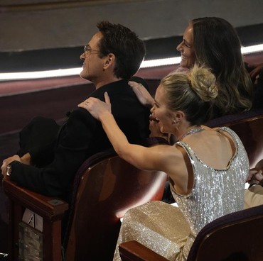 8 Potret di Balik Layar Oscar 2024, Ada Robert Downey Jr hingga Emma Stone