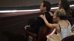 8 Potret di Balik Layar Oscar 2024, Ada Robert Downey Jr hingga Emma Stone