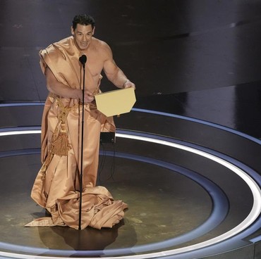 John Cena Nyaris Bugil Saat Bacakan Pemenang Oscar 2024