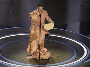 img-title John Cena Nyaris Bugil Saat Bacakan Pemenang Oscar 2024
