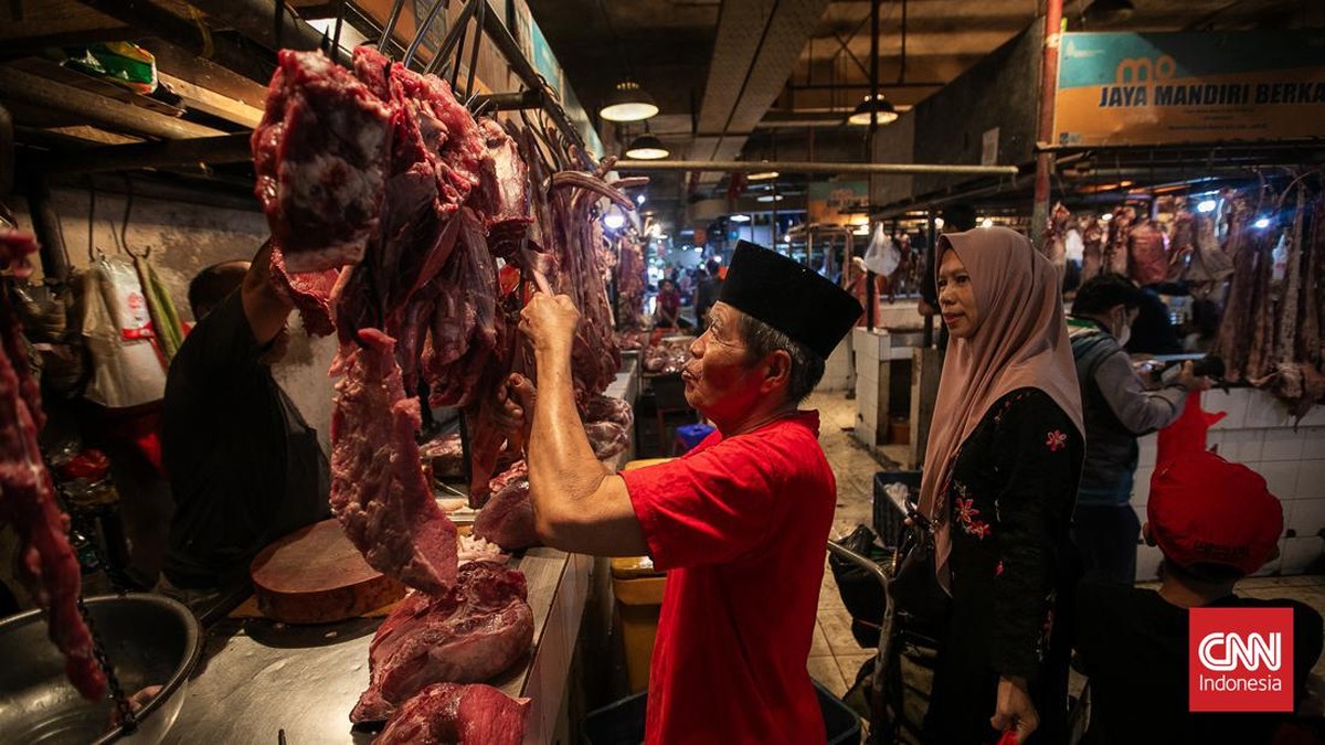 FOTO: Keramaian Pembeli di Pasar Senen Jelang Ramadan