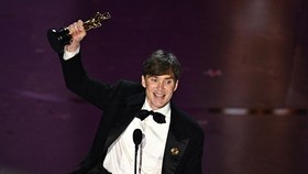 Cillian Murphy Perdana Menang Best Actor di Piala Oscar 2024