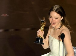 Seputar Oscar 2024: John Cena Bugil-Gaun Emma Stone Robek