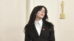 Lirik Lagu Lunch - Billie Eilish