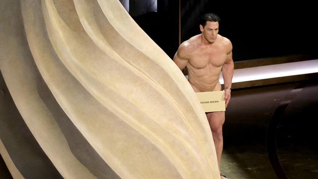 Berikut 7 momen menarik perhatian sepanjang Piala Oscar 2024, salah satunya adalah tampilan John Cena tanpa busana saat hadi presenter.