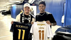 Lulinha Bertemu Rodrygo, Tukar Jersey Madura United dengan Real Madrid