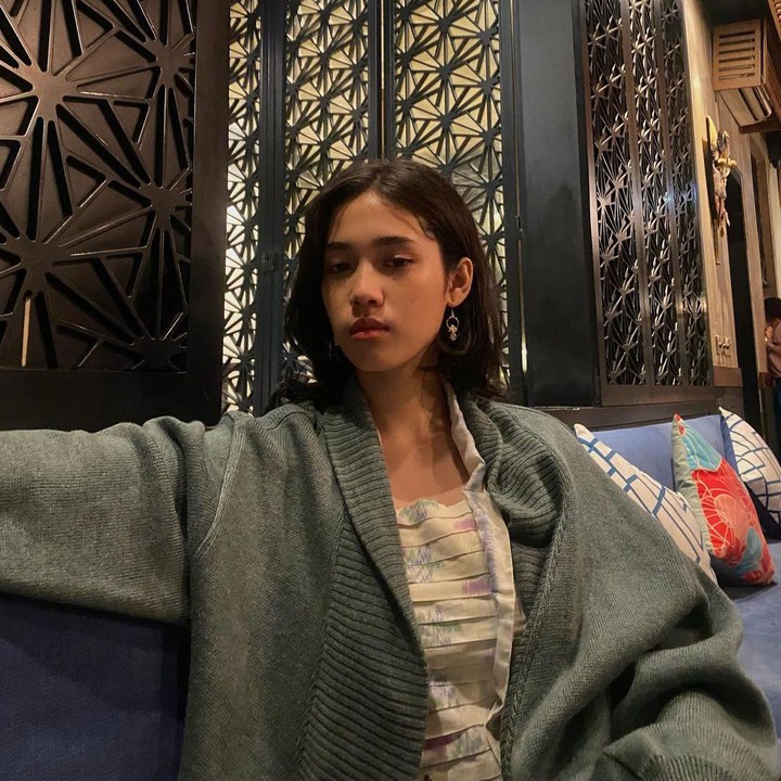 <p>Nurra sebenarnya bukan aktris pendatang baru di dunia akting, Bunda. Perempuan 19 tahun ini sudah membintangi film sejak usia 8 tahun. Di tahun 2017, ia pernah masuk nominasi Piala Citra untuk kategori Pemeran Anak Terbaik di film Iqro: Petualangan Meraih Bintang. (Foto: Instagram @nuradatau)</p>