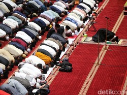 Niat Sholat Tarawih Berjamaah dan Sendiri 11 Rakaat