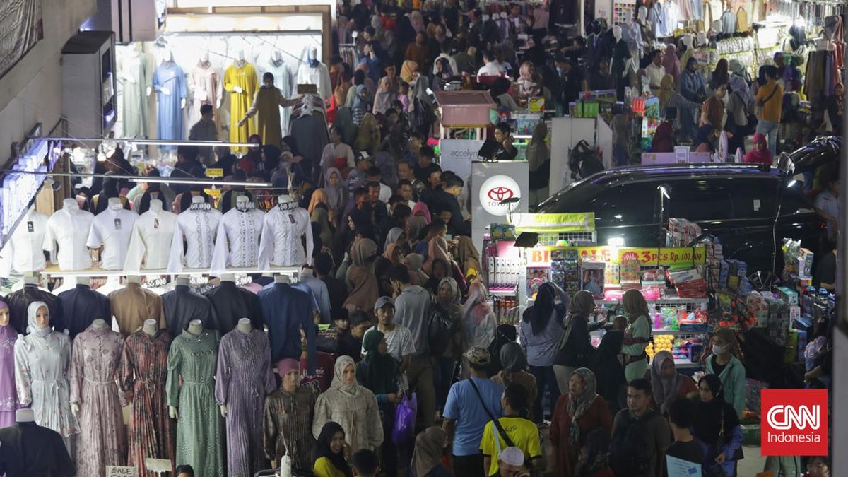 FOTO: Ramadan, Kepadatan dan Aroma Lebaran di Tanah Abang