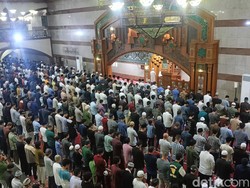 Tata Cara Sholat Tarawih 11 Rakaat Lengkap dengan Doa dan Niatnya