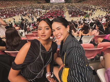 5 Potret Seleb Nonton Konser Taylor Swift di Singapura, Ada yang Ajak Adik hingga Temani Anak