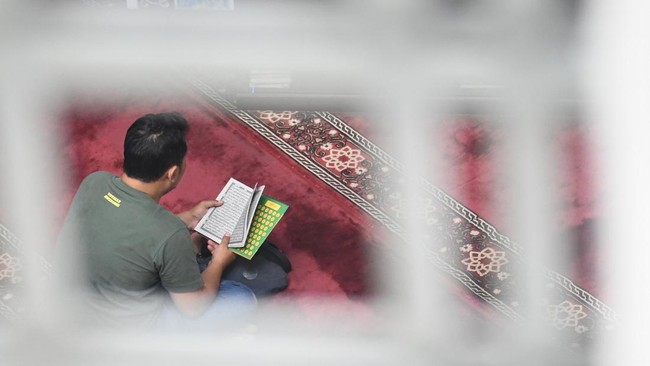 CNNIndonesia.com telah merangkum informasi jadwal imsak hari ini di wilayah Jabodetabek berdasarkan data dari Bimas Islam Kemenag.