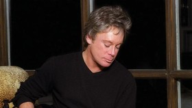Eric Carmen, Penyanyi Lagu All by Myself Meninggal Dunia
