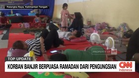 VIDEO: Korban Banjir Di Kalimantan Berpuasa Dari Posko Pengungsian