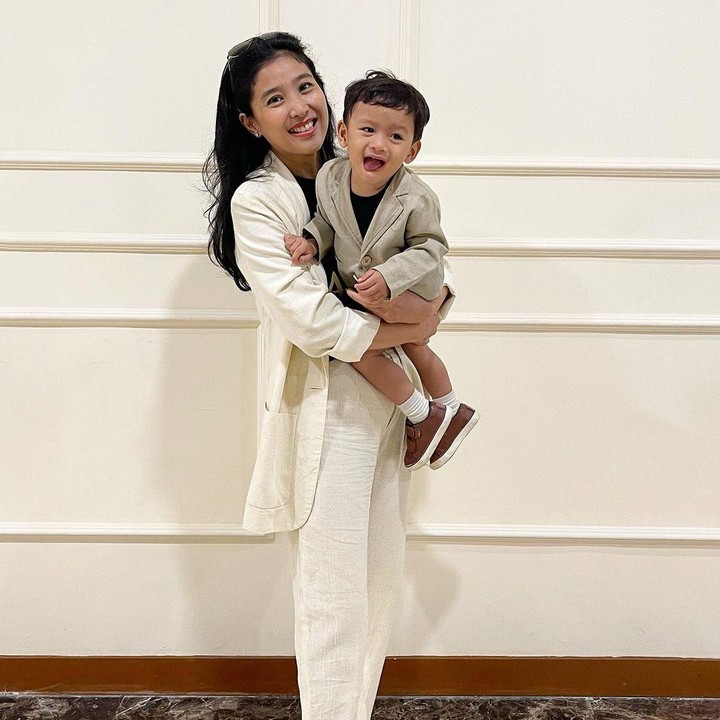 <p>Olivia melahirkan bayi laki-laki pada pertengahan Mei 2022. Si Kecil yang kini hampir genap berusia 2 tahun pun diberi nama Hydro Putro Kusumo. (Foto: Instagram: @oliviazallianty)</p>