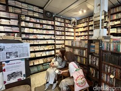 Menyelami Buku Klasik di Taman Bacaan Hendra