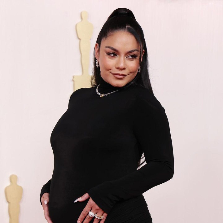 <p>Vanessa Hudgens menikah dengan seorang atlet bisbol bernama Cole Tucker pada akhir 2023, Bunda. Pernikahan ini digelar secara privat dan hanya dihadiri oleh sekitar 100 orang kerabat dekat. (Foto: Instagram: @vanessahudgens)</p>