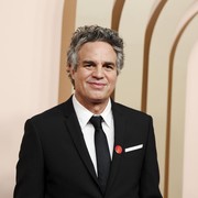 Sematkan Pin Merah dan Teriakkan Lantang Mark Ruffalo Dukung Palestina di Oscar 2024
