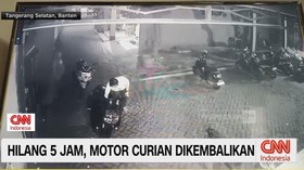 VIDEO: Aksi Curi-Curi Terekam CCTV