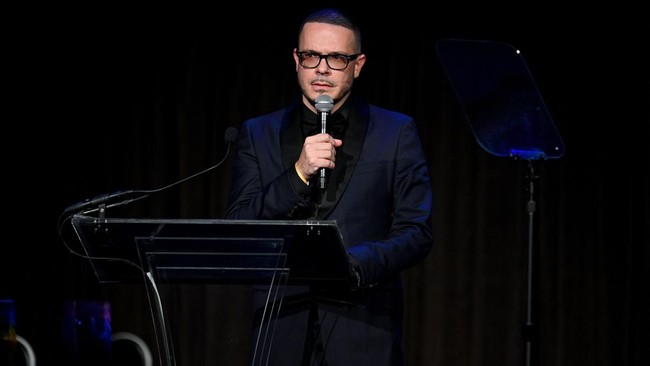 Jeffrey Shaun King merupakan aktivis hak asasi manusia dari Amerika Serikat yang baru ini memutuskan untuk masuk Islam di tengah agresi Israel ke Palestina.