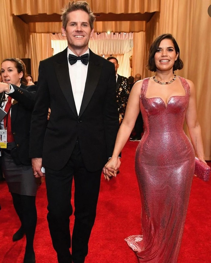 Gaya Pasangan Artis Paling Romantis di Piala Oscar 2024