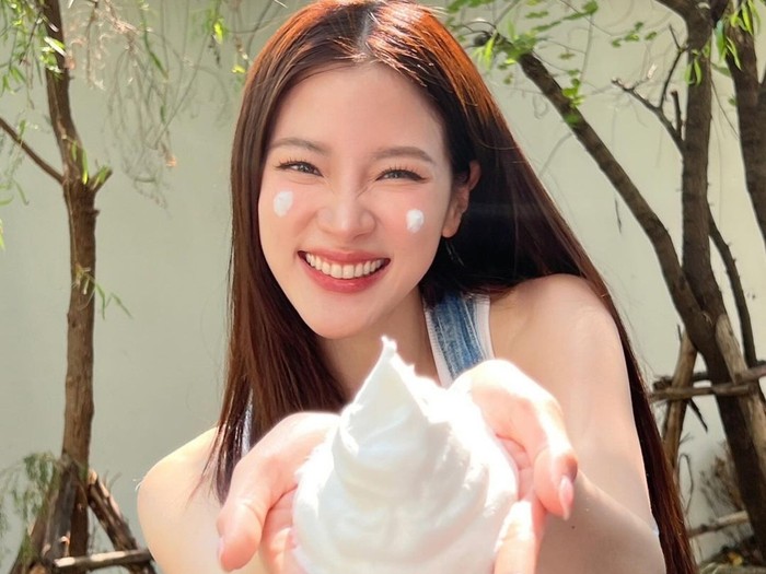 Baifern juga sempat muncul sebagai cameo dalam film Indonesia, The Guys, yang diproduksi oleh Raditya Dika, lho!/ foto: instagram.com/baifernbah