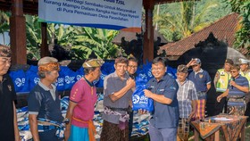 BRI Peduli Warnai Nyepi di Desa Adat Pesedahan dengan Paket Sembako