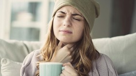 Kenapa Tenggorokan Sakit Saat Menelan? Ternyata Ini 8 Penyebabnya