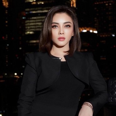 Sosok dan Agama Dhena Devanka yang Dituding Rebut Suami Dinna Olivia