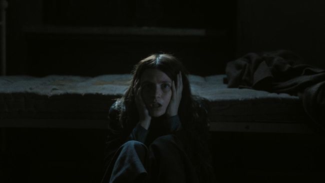 Sinopsis The First Omen: film ini berisi perjalanan menuju kelahiran Damien, anak keturunan iblis yang menjadi villain utama waralaba Omen.