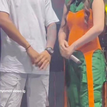 Lirik Lagu Seneng - Happy Asmara feat Gilga Sahid