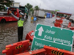 Banjir Semarang, Pantura Kaligawe Masih Lumpuh-Truk Dialihkan Via Tol