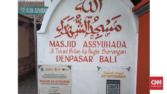 Masjid As-Syuhada di Pulau Serangan menjadi tanda jejak peradaban Islam di Bali sejak abad ke-17.