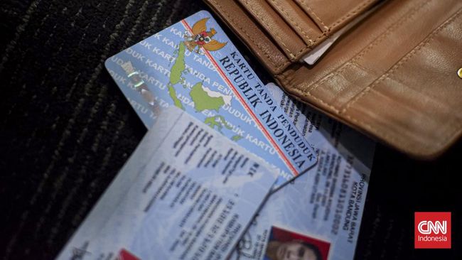 Karena beberapa kondisi, pemilik dapat melakukan perubahan pada foto di KTP-nya. Berikut cara ganti foto KTP dan syarat yang dibutuhkan.