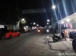 Maling Elpiji dan Rokok di Pasuruan Dikeroyok Warga-Motor Dibakar