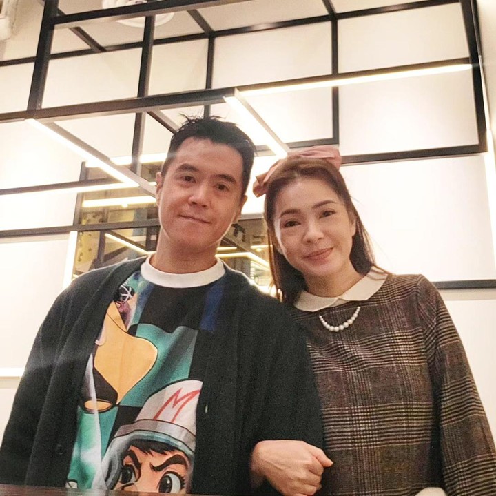 <p>Lewat media sosial, Maya Septha kerap bercerita mengenai cara ia dan Krisna menjaga rumah tangga mereka. Salah satu yang diperlukan adalah sikap rendah hati ketika menghadapi rintangan. "Menurut aku, pernikahan hanya bisa survive selama kedua orang di dalamnya mau nurunin ego. Atau minimal salah satu deh. Apapun bentuk masalahnya, hubungan hanya bisa jalan kalau punya kerendahan hati untuk mengalah dan menerima kenyataan seadanya," tutur Maya dalam unggahannya. (Foto: Instagram @mayaseptha7)</p>
