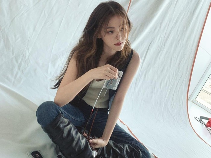 Namanya mulai dikenal setelah membintangi film Crazy Little Thing Called Loved, bersama Mario Maurer, yang juga sempat viral di Indonesia./ foto: instagram.com/baifernbah