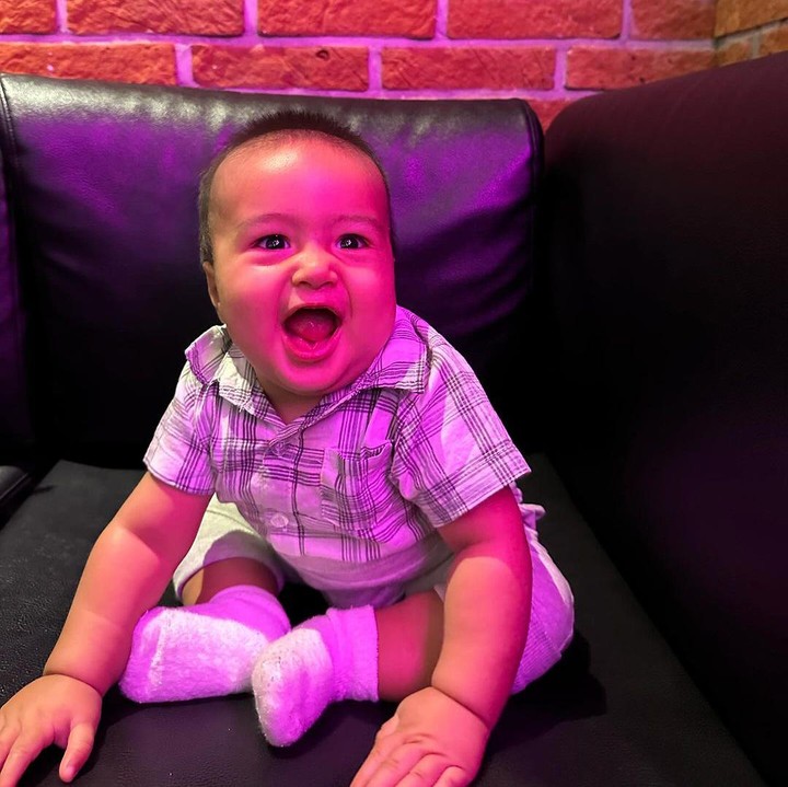 <p>"<em>MasyaAllah</em> sehat-sehat, ya," tutur seorang netizen. "Gemas banget, Omar anak kesayangan kita semua," ujar netizen lainnya dengan emotikon hati. (Foto: Instagram: @vebbypalwinta)</p>