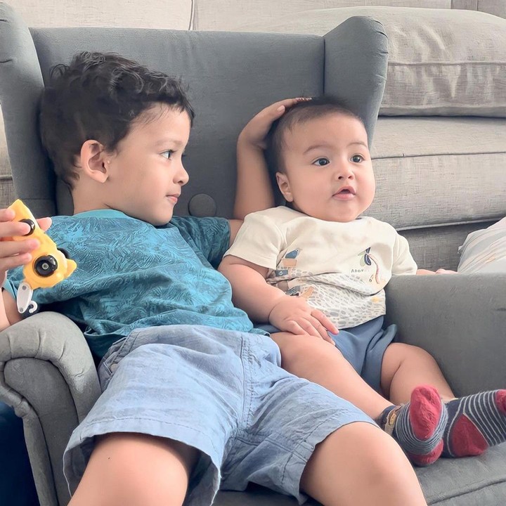 <p>Banyak netizen yang gemas dengan potret Omar nih, Bunda. Mereka pun mendoakan agar Omar selalu dalam keadaan sehat. (Foto: Instagram: @vebbypalwinta)</p>