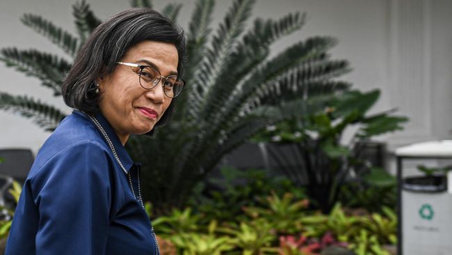Sri Mulyani Dampingi Jokowi Terima Laporan Peer Review BPK di Istana