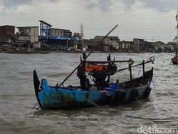 Dampak Cuaca Ekstrem, Nelayan Pesisir Semarang Tak Melaut Hampir Sepekan
