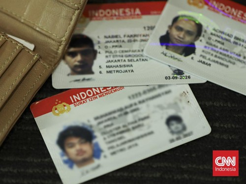 Berdasarkan informasi resmi yang disampaikan melalui media sosial Ditlantas Polda Metro Jaya, pelayanan SIM dan BPKB akan kembali dibuka pada Kamis (28/5). (CNN Indonesia/Ramadhan Nur Fadillah)