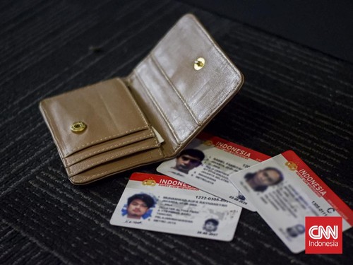 SIM yang rusak atau hilang dapat diurus tanpa harus bikin baru. Kemudahan ini agar pengendara tetap memenuhi syarat mengemudi.