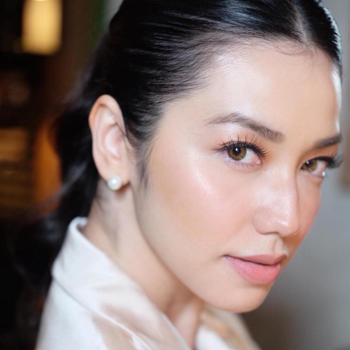 <p>Siapa tak kenal Velove Vexia? Aktris berdarah Manado-Jawa ini telah terjun ke dunia hiburan sejak 2007 silam. Ia membesarkan namanya sebagai bintang sinetron dan film layar lebar. (Foto: Instagram @vaelovexia)</p>