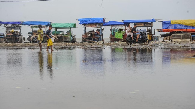 BMKG mengingatkan potensi banjir pesisir di lima wilayah Bali antara 7-11 Oktober 2025 akibat fenomena Perigee. Masyarakat diminta waspada.