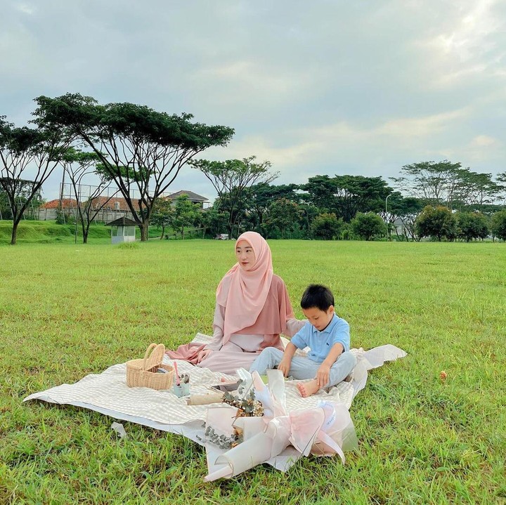 <p>Larissa melahirkan putra pertamanya yang bernama Muhammad Yusuf Alvin Ramadhan pada Juni 2021. Kini, Yusuf pun akan genap berusia 3 tahun. (Foto: Instagram: @larissachou)</p>