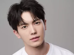 Aktor Park Shin Woo Akan Nikahi Pacar Non-Selebriti Bulan Ini