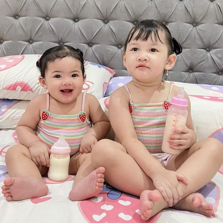 <p>Bunda, kita doakan agar Kenes tumbuh menjadi anak yang membanggakan untuk kedua orang tuanya, ya. Semoga Si Kecil juga selalu diberikan kesehatan serta kasih sayang dari orang-orang di sekitarnya. (Foto: Instagram: @nellakharisma)</p>