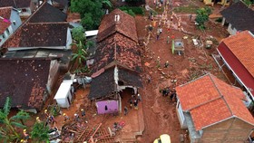 FOTO: Penampakan Situasi Banjir Bandang Sapu Desa di Pekalongan