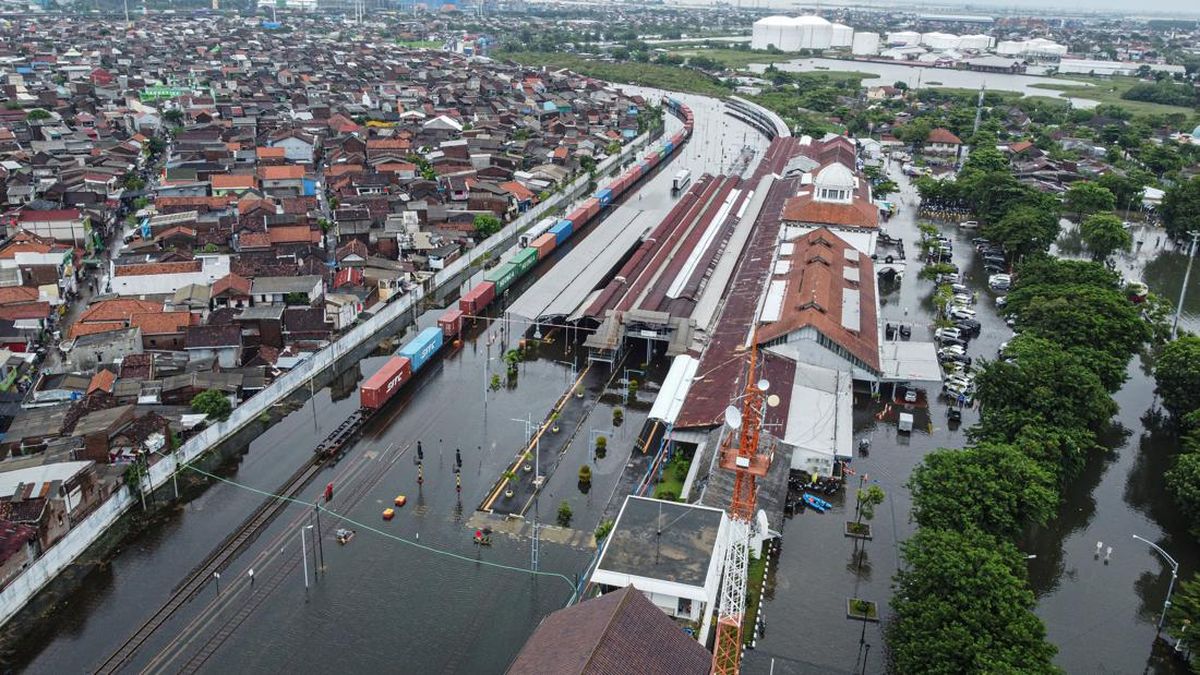 16 Perjalanan KA Dibatalkan Buntut Banjir di Semarang